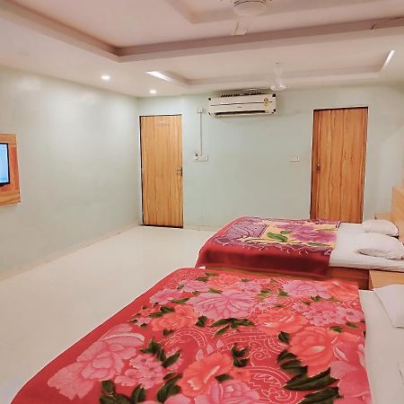 Hotel Guru Kripa - 500Mtr From Shreenathji Temple Nāthdwāra Eksteriør billede