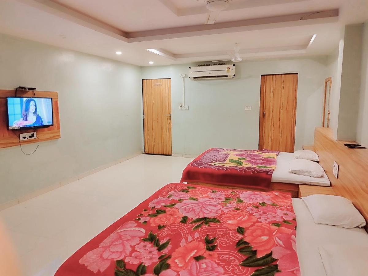 Hotel Guru Kripa - 500Mtr From Shreenathji Temple Nāthdwāra Eksteriør billede
